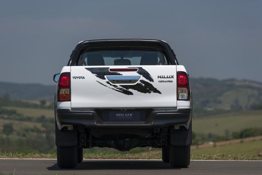  Toyota Hilux SR Challenge Double Cab 2017 года  (LA) (фото 31 из 31)